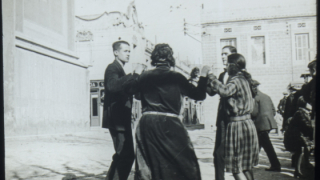 Sardanes a la plaça de la Concòrdia, Bonaventura Batlle i Piera, 1922. AMDC