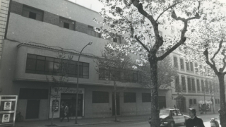 Fachada del edificio situado en el número 158-166 de la calle de Muntaner, Rosa Feliu Atienza, 1983-1985. AMDE