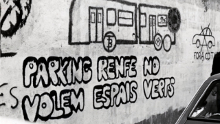 Graffiti on the walls calling for the Sants Station car park to be turned into a green space, April 1980.