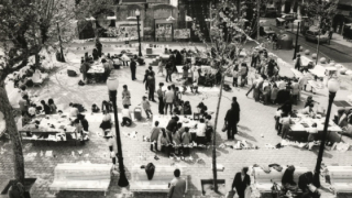 Workshop on printing techniques for children on Sant Jordi’s Day, 1984, in Plaça de Màlaga.