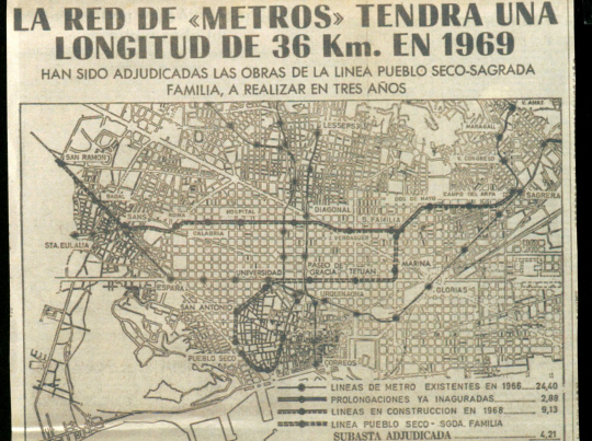 Retall del diari La Vanguardia on es traça la xarxa de metro sobre un plànol de la ciutat de Barcelona. El títol de la notícia és "La red de metros tendrá una longitud de 36 km en 1969".