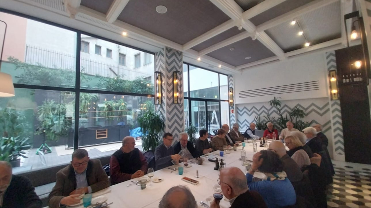 Activitat Coloquio con Maria Buhigas