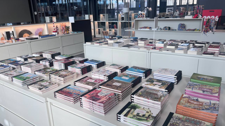 Taules plenes de llibres