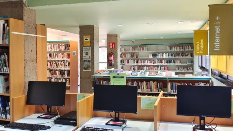 Servei d'Internet i + de la  Biblioteca Canyelles - M. Àngels Rivas