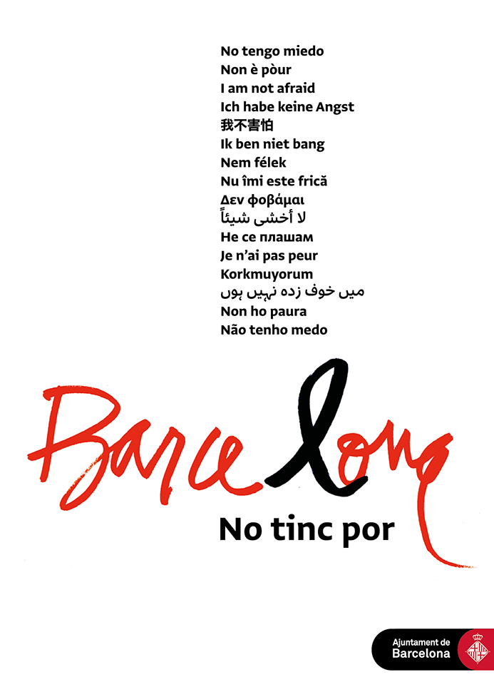Cartell amb el lema “No tinc por” en diferents idiomes i la paraula Barcelona amb un llaç negre. Ajuntament de Barcelona.