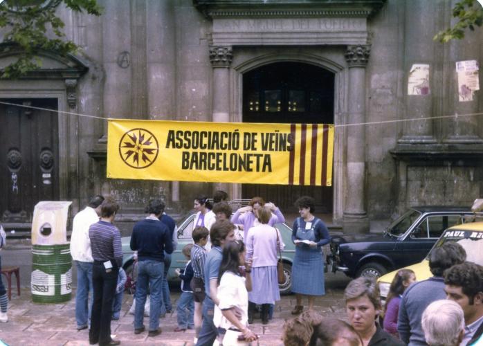Acte de l'Associació de Veïns a la plaça de la Barceloneta 