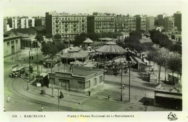 Plaça i passeig de Joan de Borbó