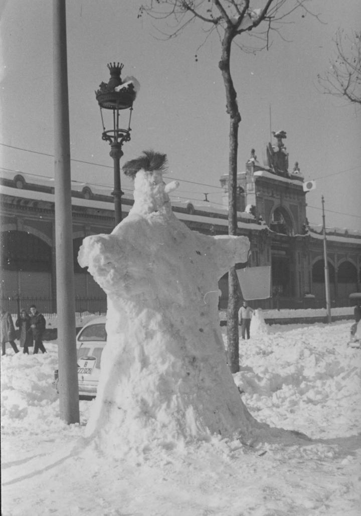 Ninot de neu al Passeig de Joan de Borbó