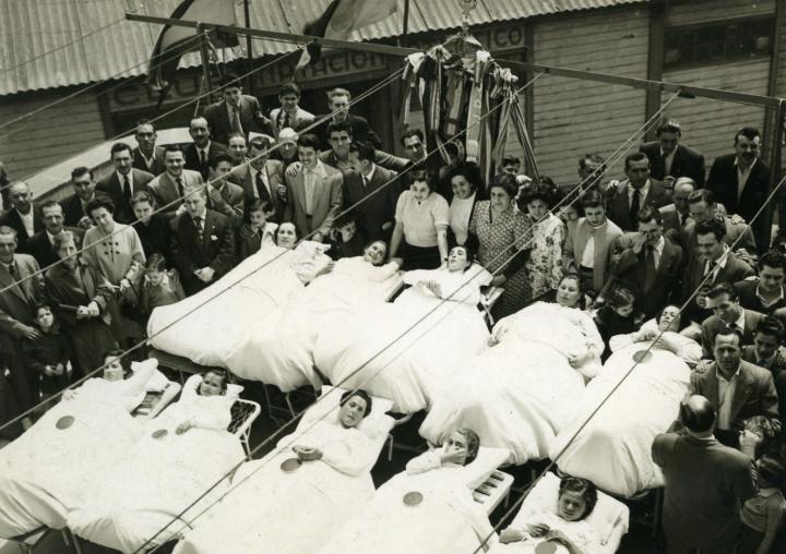 Terrassa del Sanatorio Marítimo San José amb cor i malaltes