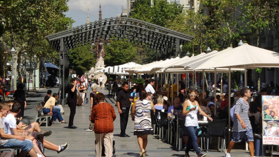 Picture of one of the streets in the Sagrada Família shopping hub