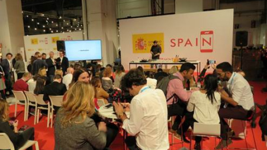 Los representantes de los ejes y las asociaciones de comerciantes han visitado el 4YFN dentro del Mobile World Congress de Barcelona