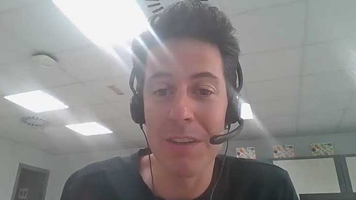 Captura de la conversa telemàticca amb l'Arnau Monterde: imatge de webcam.