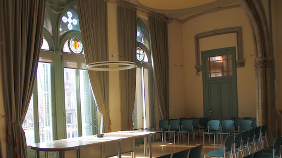 Interior de la sala de plenos del distrito de L'Eixample