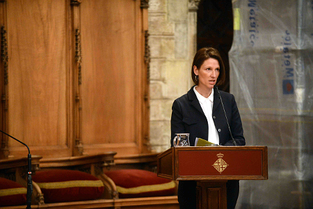 Catherine L'Ecuyer en el decurs de la seva conferència