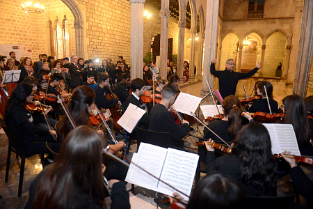 L'Orquestra Voces interpretant un dels temes