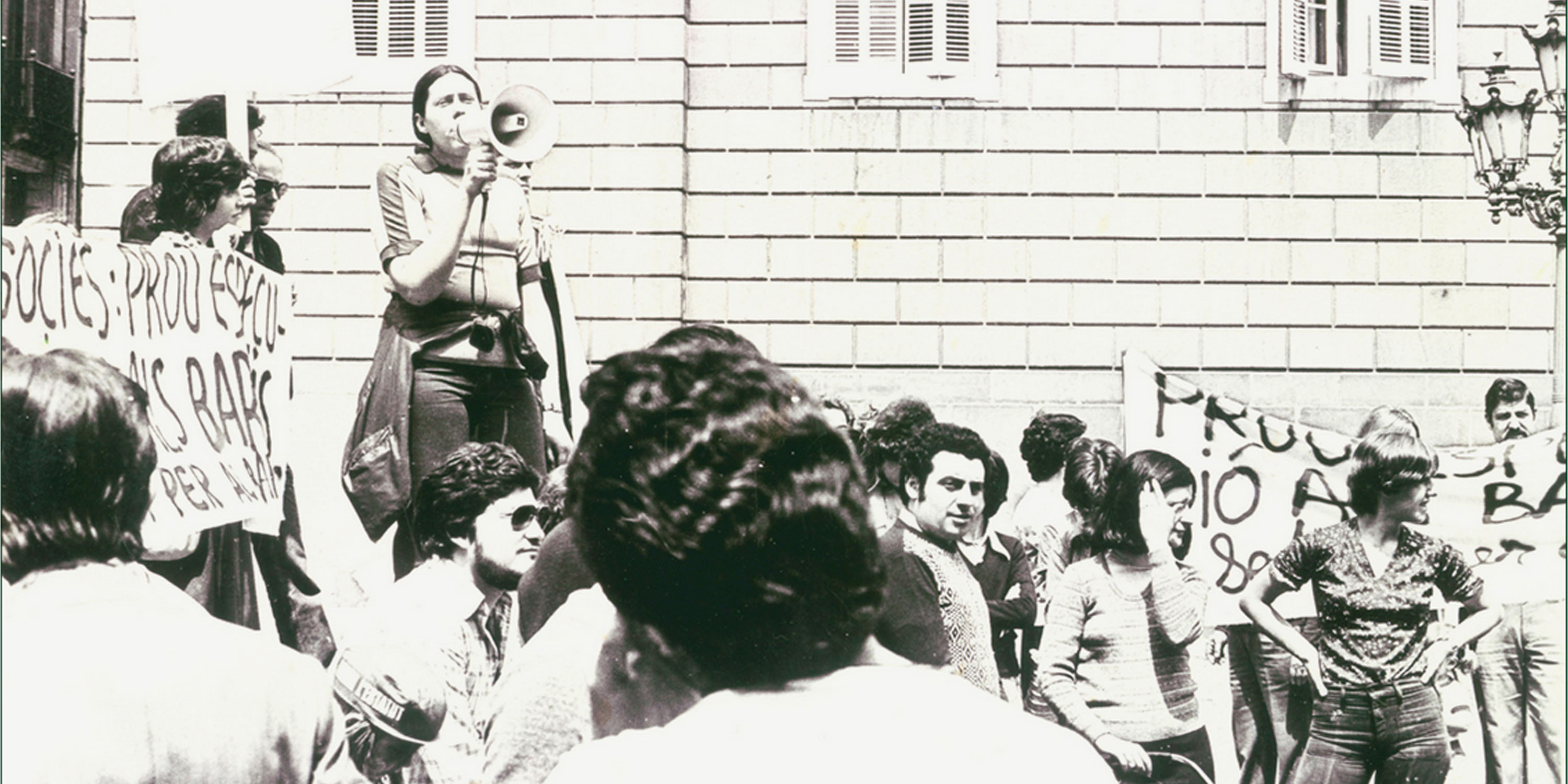 La reivindicació veïnal de La Sedeta va arribar a la plaça de Sant Jaume, davant de l’Ajuntament de Barcelona, durant els mandats de Joaquim Viola i Josep Maria Socias, qui va aprovar la compra del solar. Any 1976