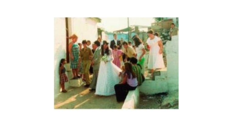 Can Peguera amb l’església i les Cases Barates al darrere