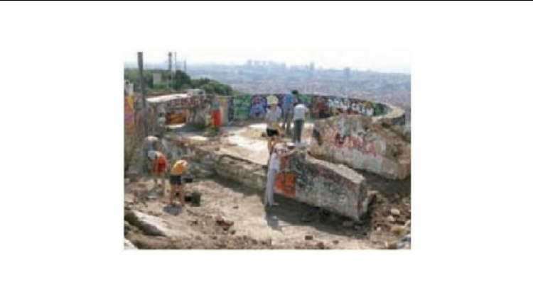 Camp de treball de joves voluntaris dedicat a recuperar la bateria antiaèria, el 2006