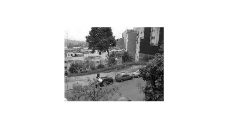 Un solar amb un fort pendent al carrer de la Murtra.