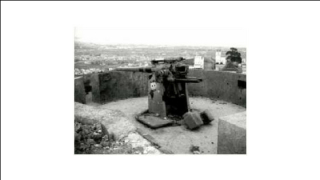 Una de les plataformes amb el seu canó Vicker del 10,5