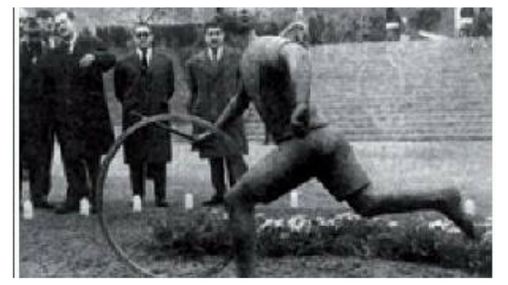 Momento de la inauguración de la escultura del nen de la rutlla (28 de enero de 1961)