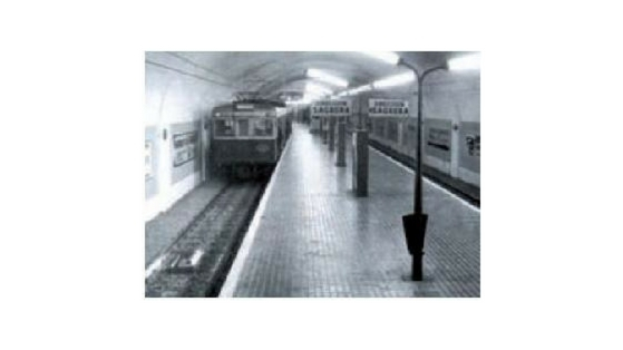 Estación de metro en plaza Eivissa, poco tiempo después de su inauguración