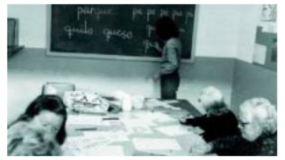 Imagen de la escuela de adultos del Turó de la Rovira, el 17 de noviembre de 1980