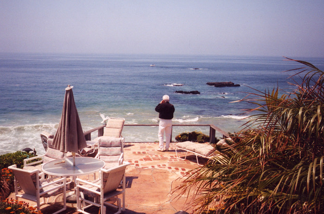 Derrida filming from house Laguna Beach California, lectors imatges
