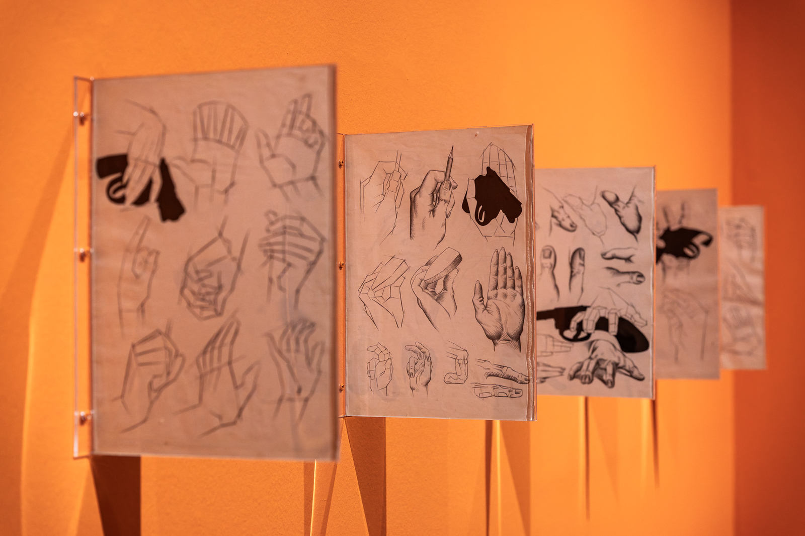 Regina Silveira. Desestructures de poder.