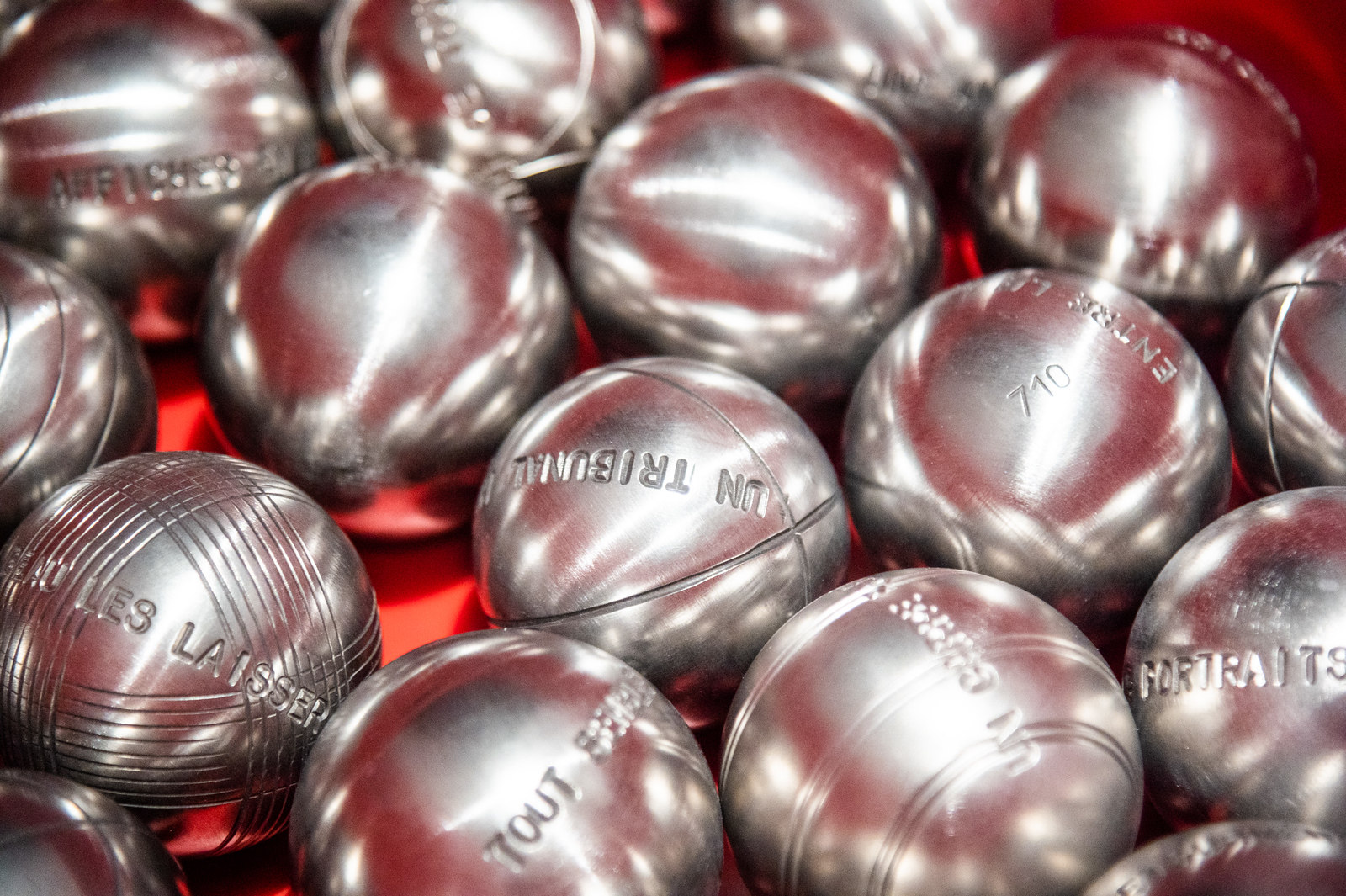 Adrià Julià - Conquesta de l'inútil