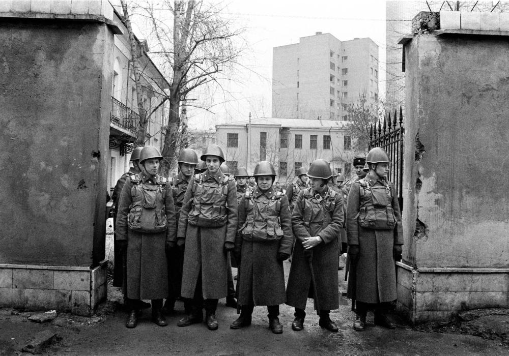 Moscou, bulevard Zúbovski, 1990. Esperant el pas dels gairebé 300.000 participants en una de les manifestacions més grans de l’oposició democràtica