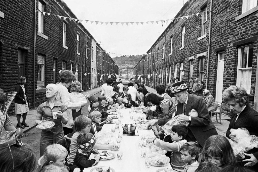 Martin Parr. Festa al carrer amb motiu del Jubileu de Plata de la reina Elisabet II, Elland, 1975-1980 © Martin Parr / Magnum Photos 