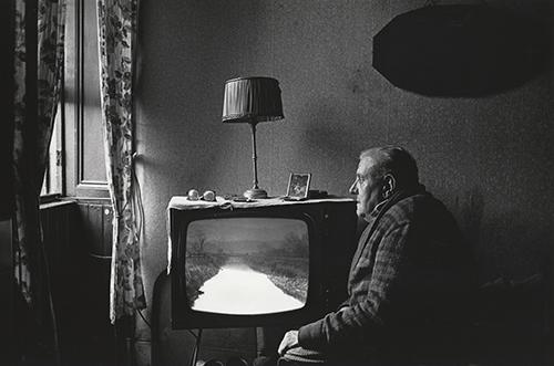 ‘Home-bound pensioner, Maryhill, Glasgow, Scotland, 1975. From Survival Programmes © Nicholas Battye