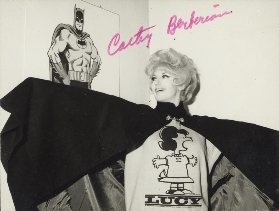 Cathy Berberian. Fotografia amb autògraf. c.1966-68 (Col·lecció Cathy Berberian de The Paul Sacher Foundation, Basilea)