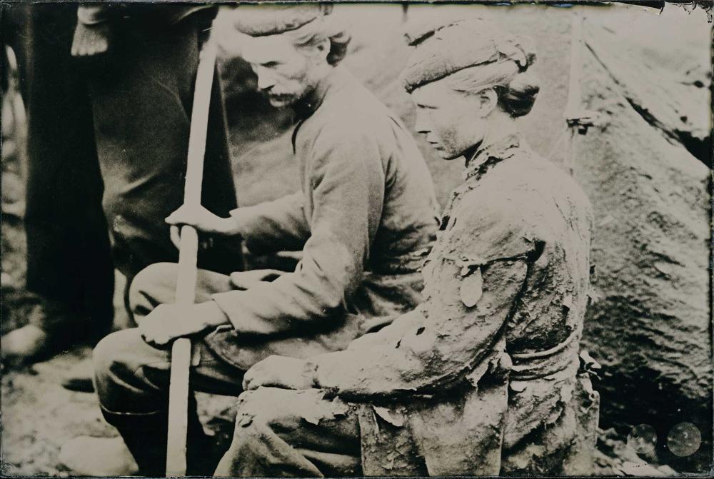 Paloma Polo 'La plataforma inobservada de observación', 2024. Ambrotips. Imatges generades per IA. Plaques de vidre