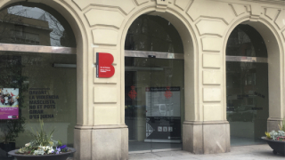 Façana del Districte (detall)