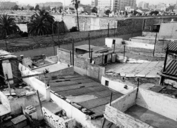Barraques del Trascementiri. Barcelona 1983. Foto d’ Albert Aymaní. Arxiu Històric del Poblenou.