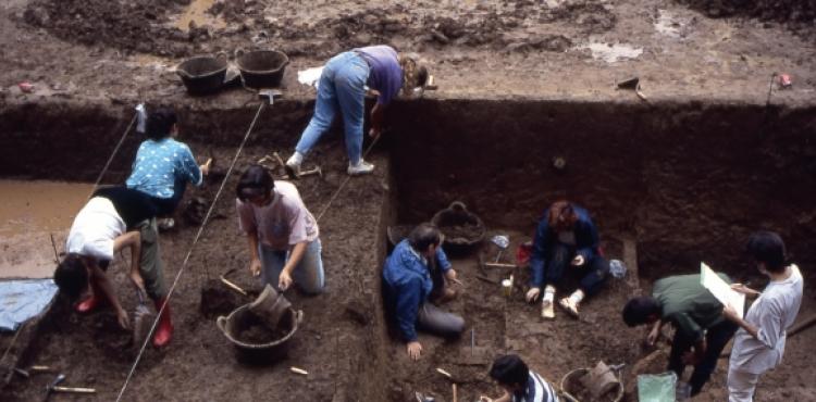 Vista general de l'excavació de St.Pau del Camp. Campanya 1990. © MHCB