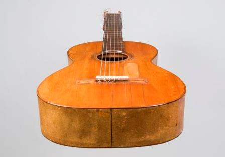Guitarra de cartó, Antonio de Torres, MDMB 625 (Fotografia: Eduard Selva)