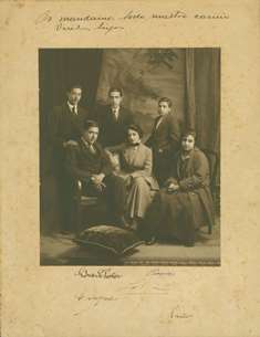 Natalia Granados amb els germans, Fons Granados, núm. de registres 05.2176-1