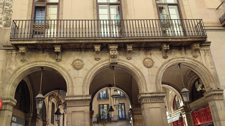 Façanes de la plaça Reial