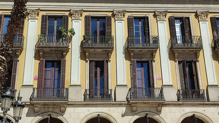 Façanes de la plaça Reial