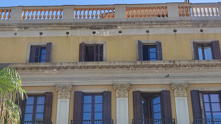 Façanes de la plaça Reial