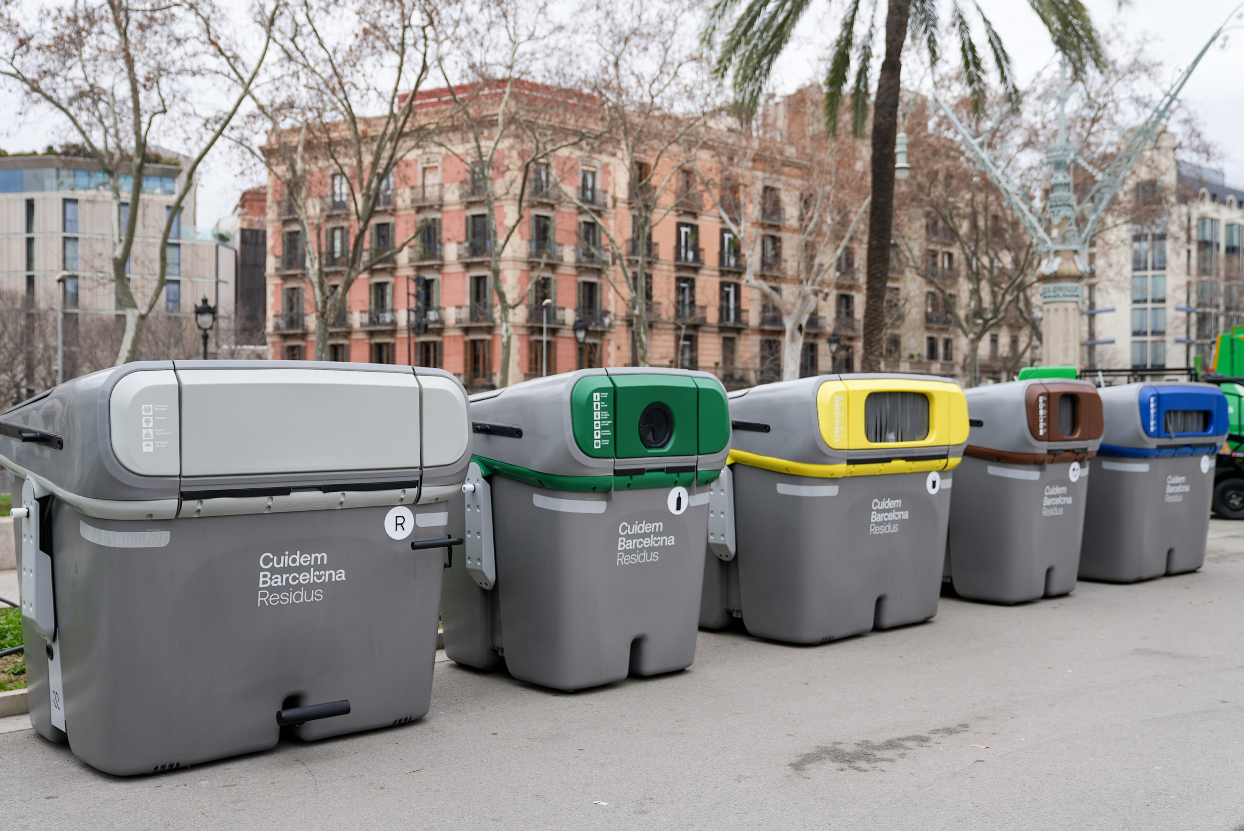 Casi un 30% de todo lo que tiramos al contenedor amarillo en España está  mal depositado