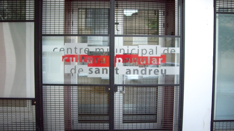 Entrada del Centre Municipal de Cultura Popular de Sant Andreu