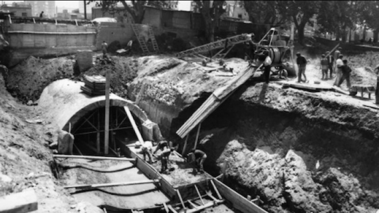 Obra del Colector en la Riera de Horta. Canalización y desembocadura al mar.1966.