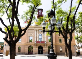 Seu de la façana del Districte de Sant Martí