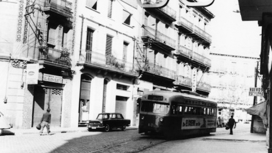 Tranvía por la calle Rogent. 1969.