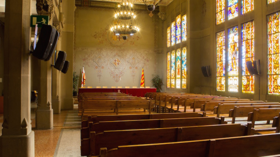 Interior de la sala de bodas civiles del distrito de Sants-Montjuïc