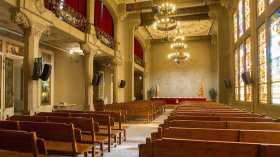Interior de la sala de bodas civiles del distrito de Sants-Montjuïc